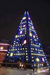 alberi-di-natale-tecnologici-modello-pac-man[1]