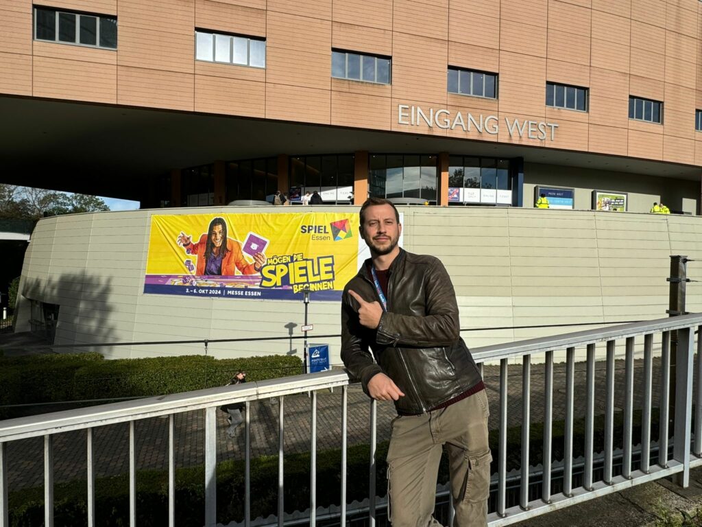 Il COO di Giochi Uniti Stefano De Carolis all'esterno dello SPIEL 2024.